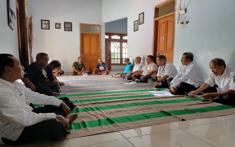 SOSIALISASI SURAT ANGKUT KAYU RAKYAT (SAKR) SEBAGAI DOKUMEN RESMI SURAT ANGKUT HASIL HUTAN KAYU BULAT DARI HUTAN RAKYAT DI KTH ARGO CUPU LESTARI DESA MAGUHAN KECAMATAN SAMBIT KABUPATEN PONOROGO